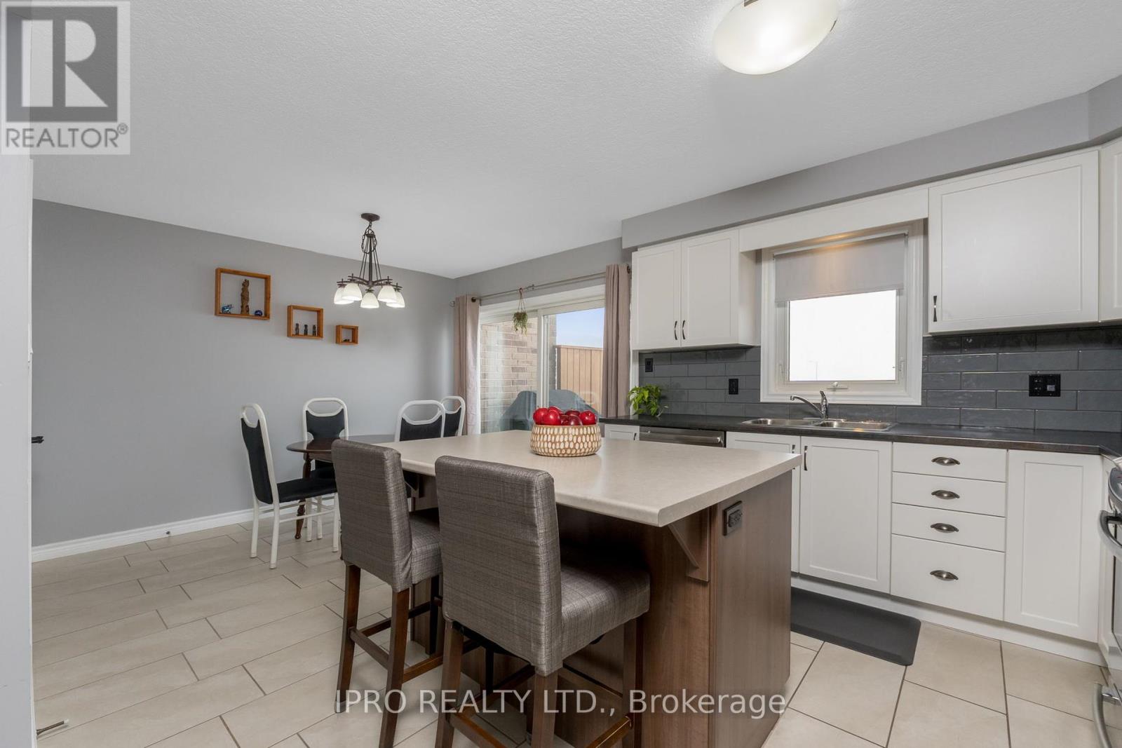 28 Taylor Drive, East Luther Grand Valley, Ontario  L9W 6P4 - Photo 11 - X12199277