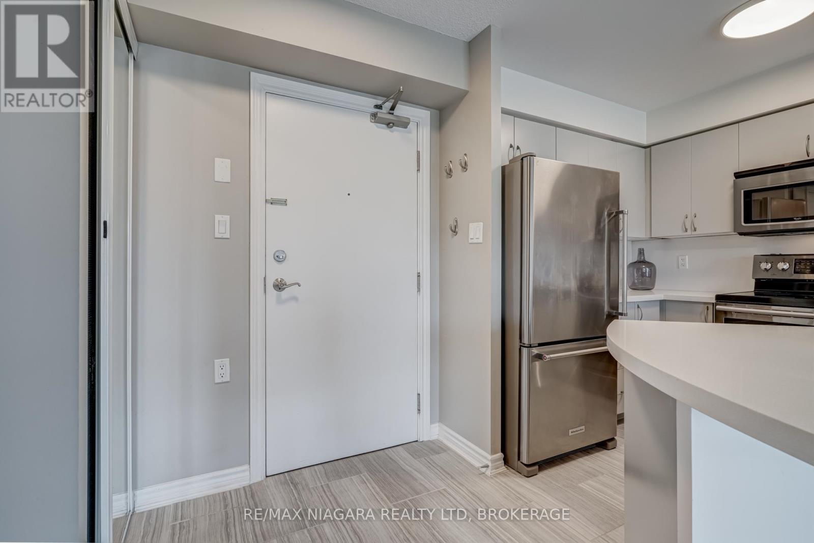 313 - 872 Sheppard Avenue W, Toronto, Ontario  M3H 5V5 - Photo 10 - C12199587