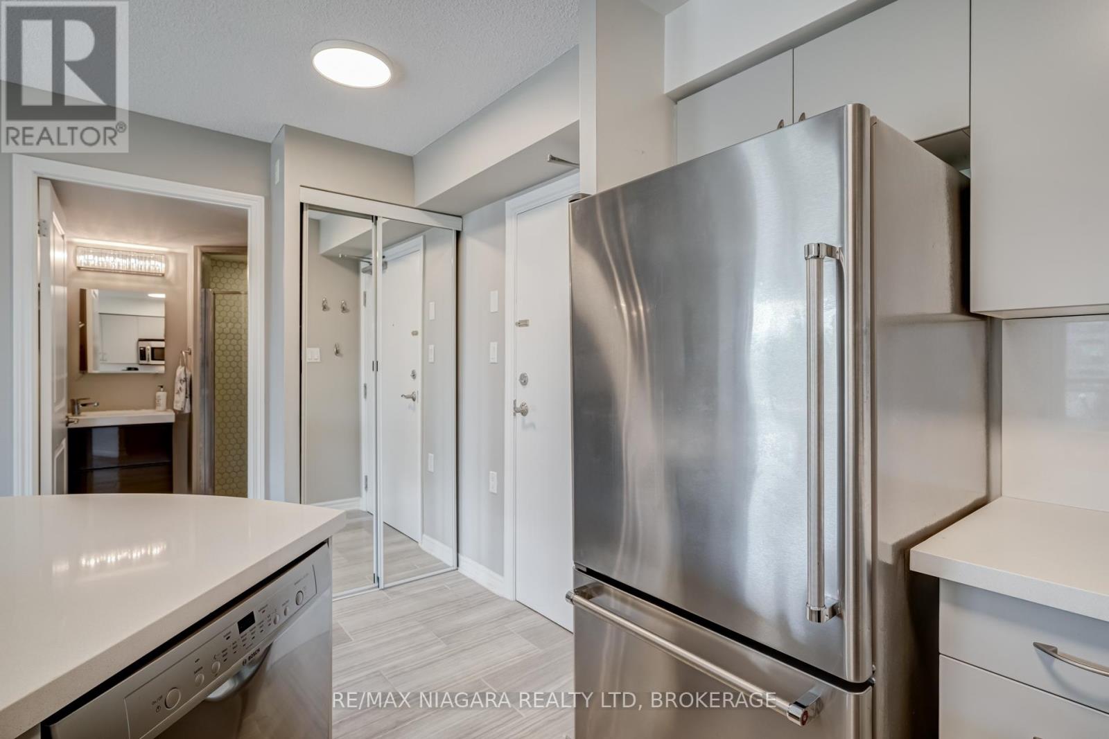 313 - 872 Sheppard Avenue W, Toronto, Ontario  M3H 5V5 - Photo 15 - C12199587