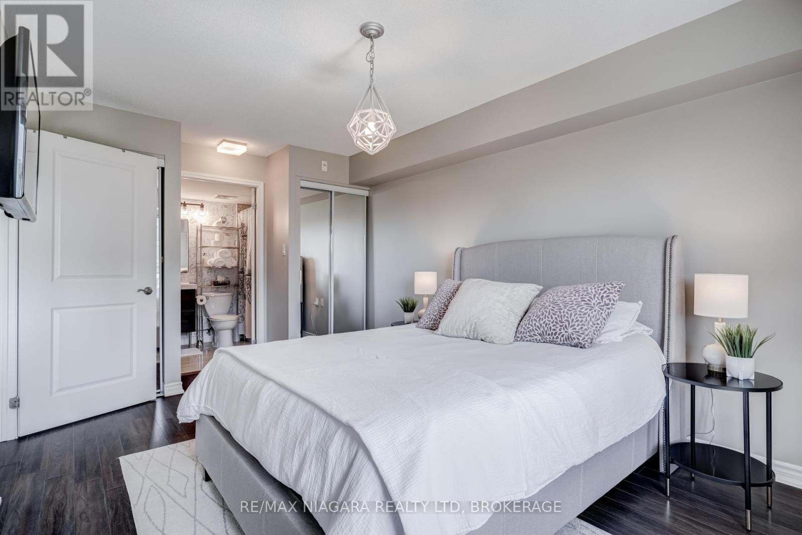 313 - 872 Sheppard Avenue W, Toronto, Ontario  M3H 5V5 - Photo 29 - C12199587
