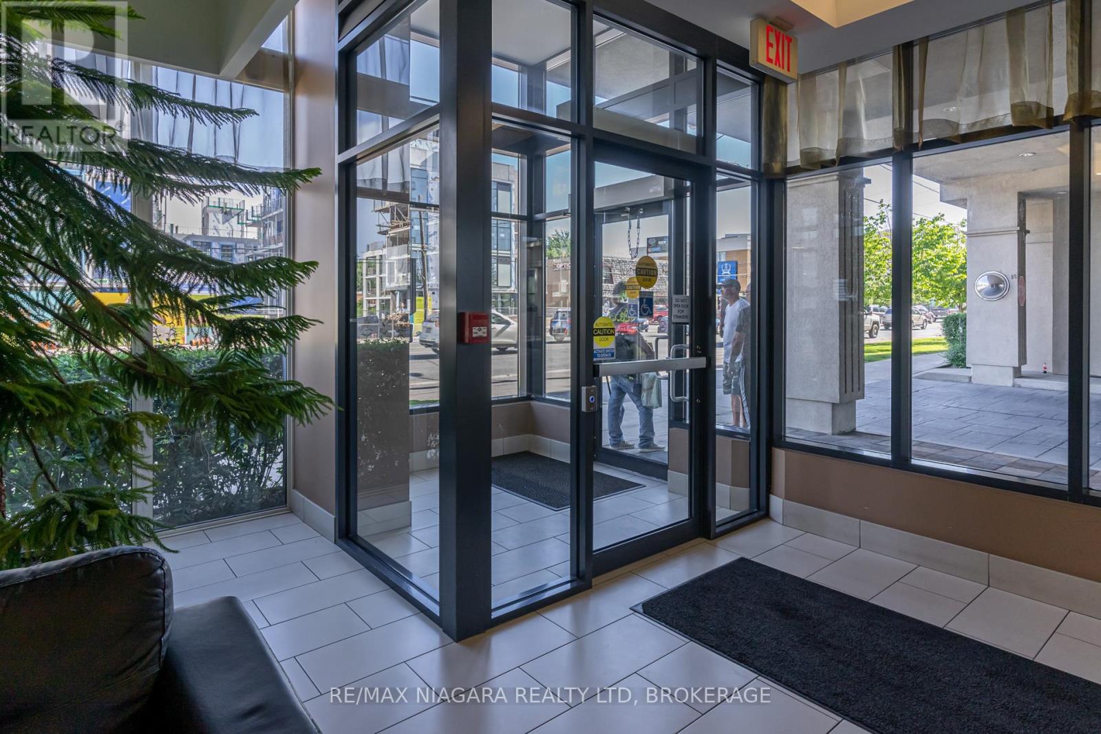 313 - 872 Sheppard Avenue W, Toronto, Ontario  M3H 5V5 - Photo 5 - C12199587