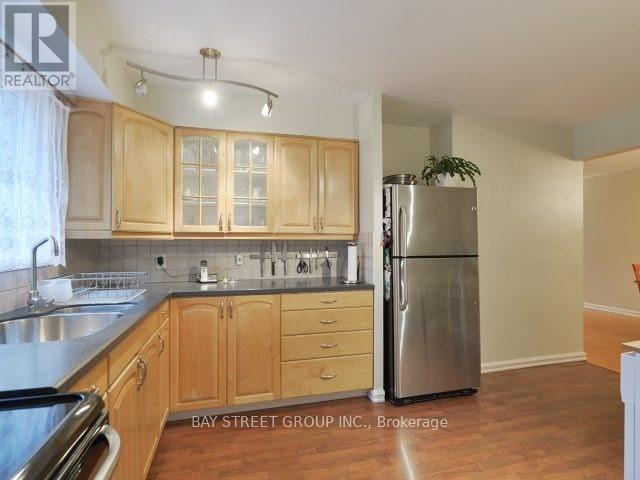 Upper - 3336 Ivernia Road, Mississauga (Applewood), Ontario  L4Y 3E8 - Photo 11 - W12199210