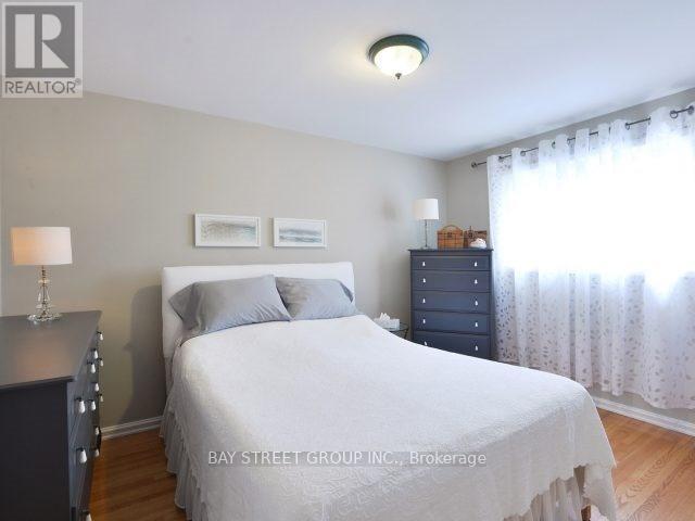 Upper - 3336 Ivernia Road, Mississauga (Applewood), Ontario  L4Y 3E8 - Photo 3 - W12199210