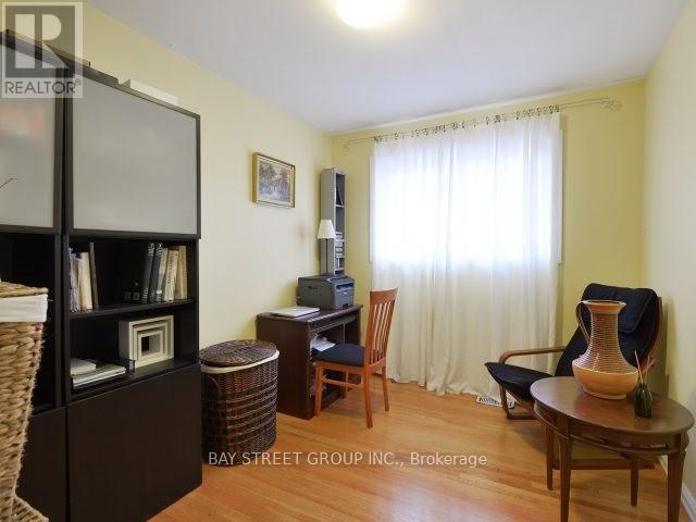 Upper - 3336 Ivernia Road, Mississauga (Applewood), Ontario  L4Y 3E8 - Photo 9 - W12199210