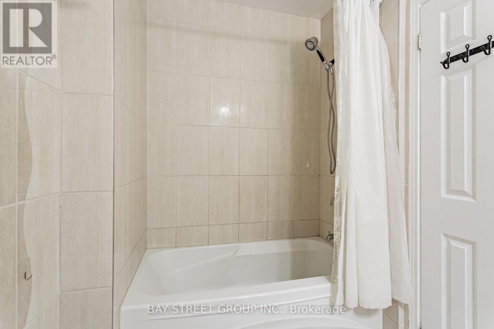 Upper - 3336 Ivernia Road, Mississauga (Applewood), Ontario  L4Y 3E8 - Photo 8 - W12199210