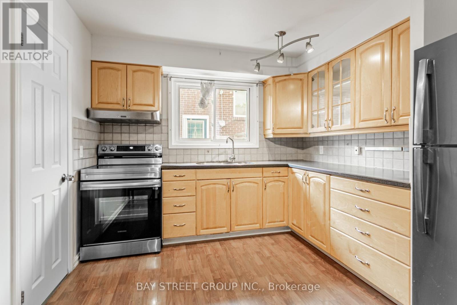 Upper - 3336 Ivernia Road, Mississauga (Applewood), Ontario  L4Y 3E8 - Photo 21 - W12199210