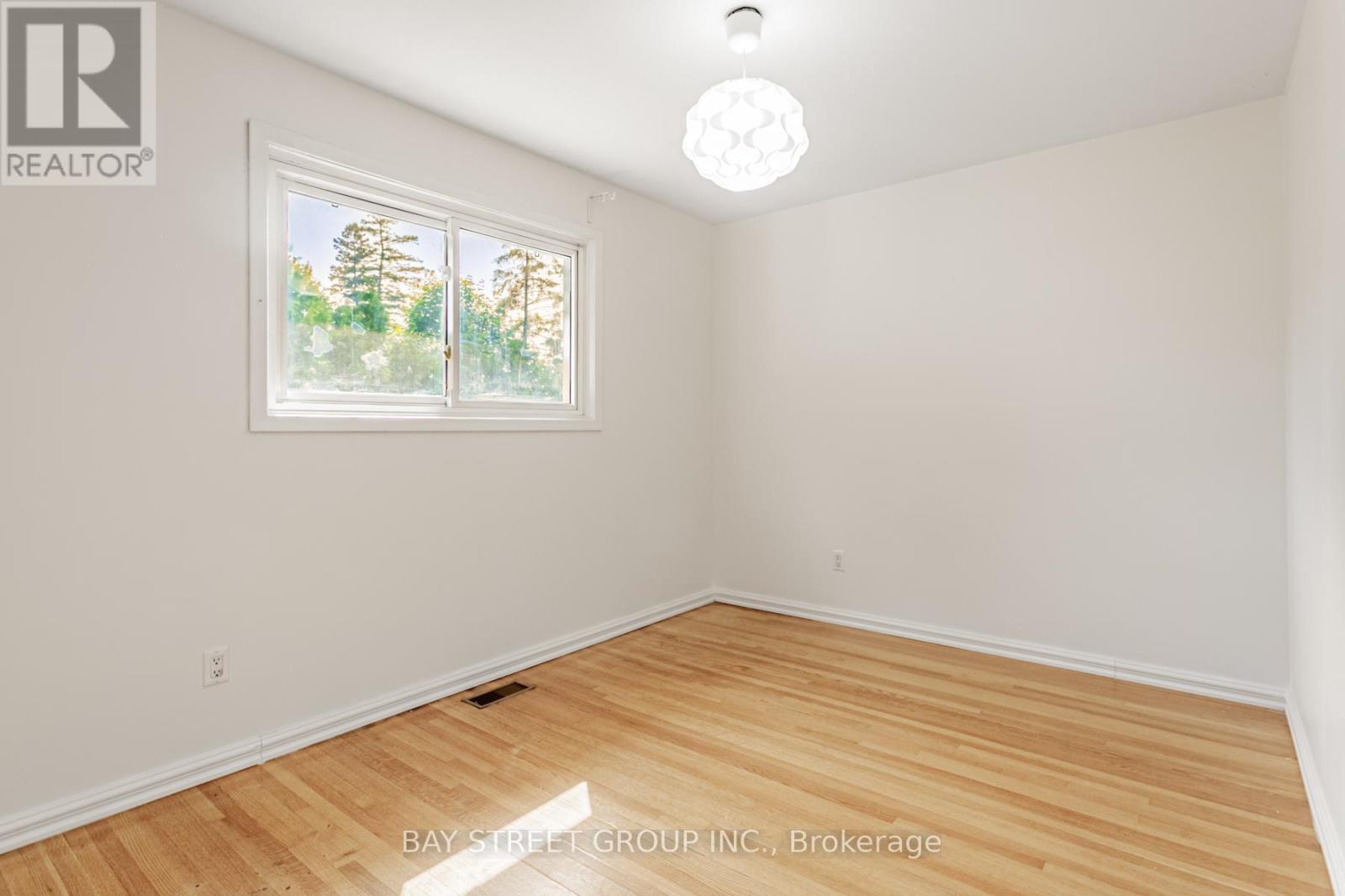 Upper - 3336 Ivernia Road, Mississauga (Applewood), Ontario  L4Y 3E8 - Photo 4 - W12199210