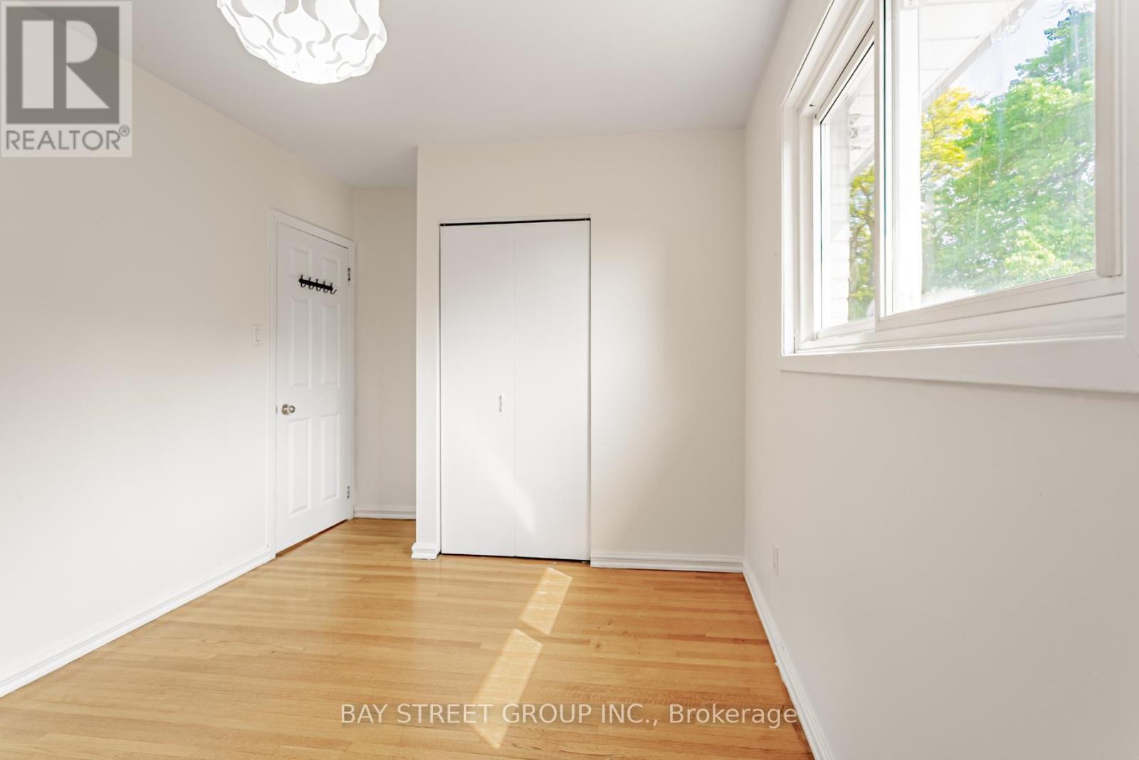 Upper - 3336 Ivernia Road, Mississauga (Applewood), Ontario  L4Y 3E8 - Photo 6 - W12199210