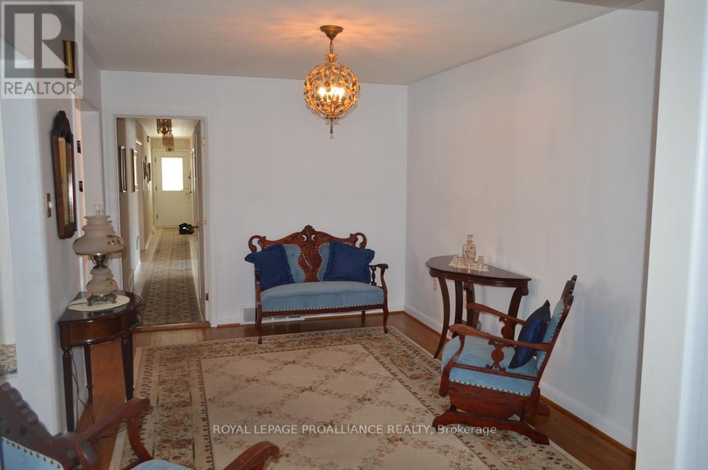 9 Parkview Heights, Quinte West, Ontario  K8V 5L9 - Photo 9 - X12194222