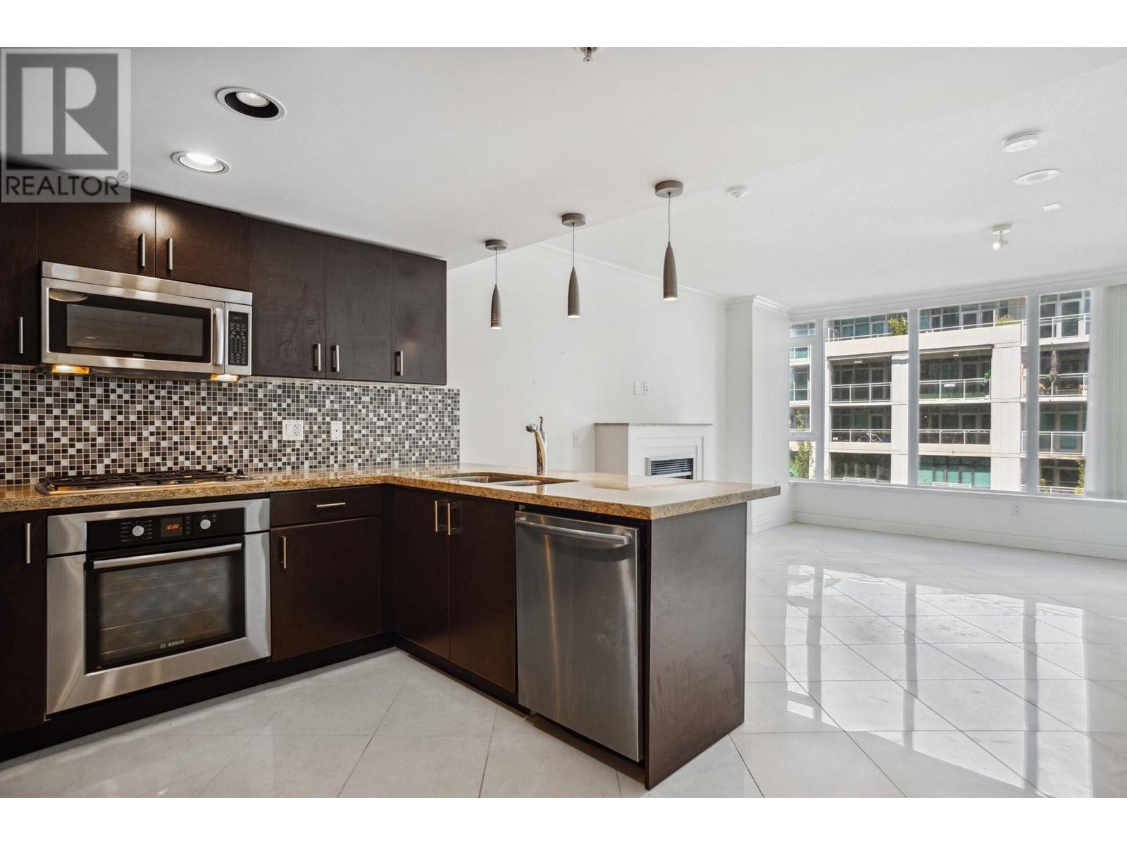 408 133 E ESPLANADE AVENUE, north vancouver, British Columbia