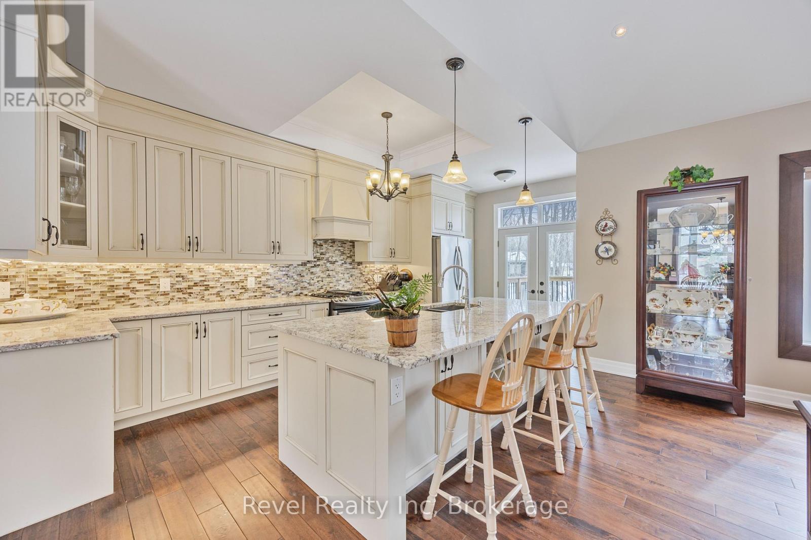 Property at 80 FOREST CIRCLE image 3