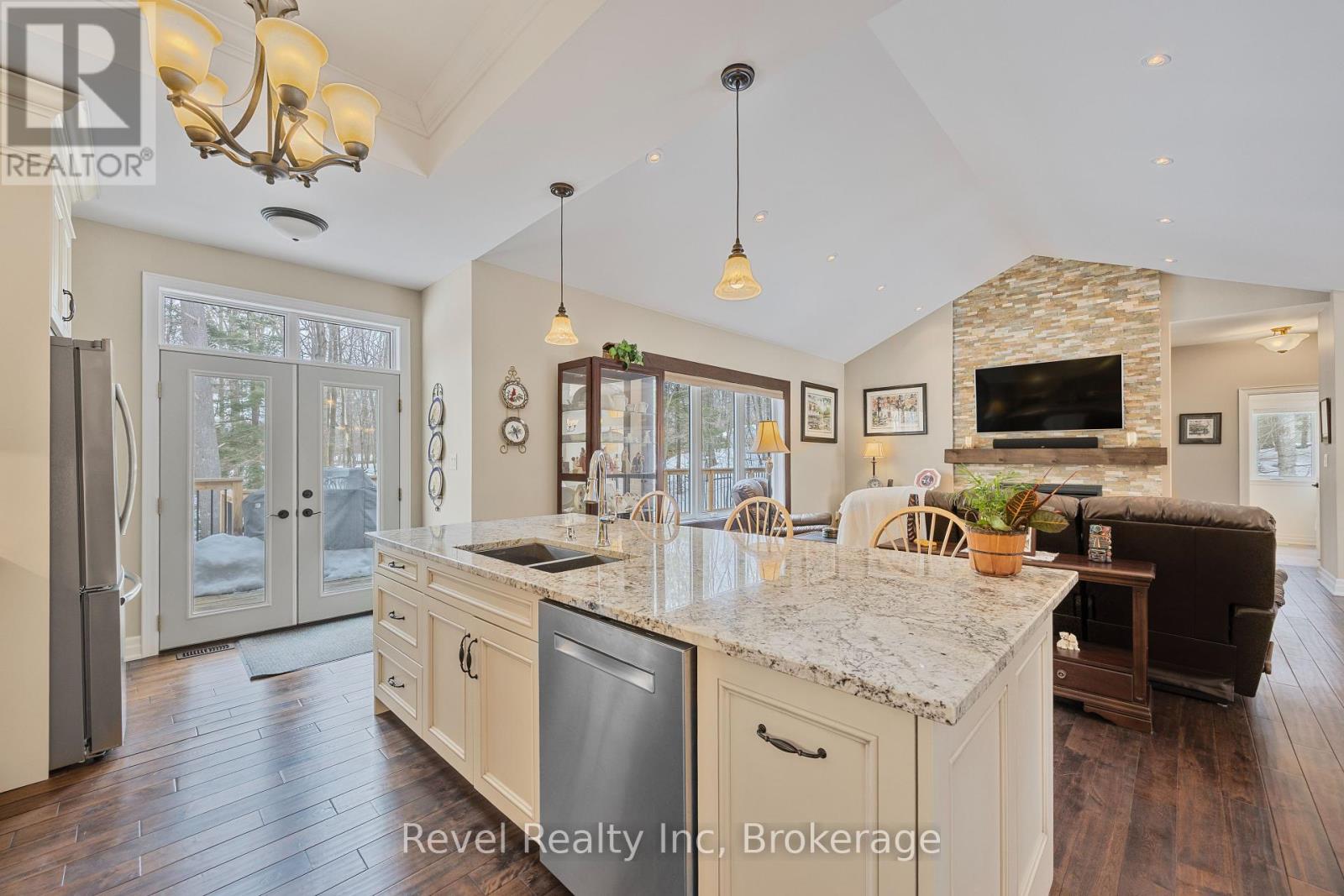Property at 80 FOREST CIRCLE image 5