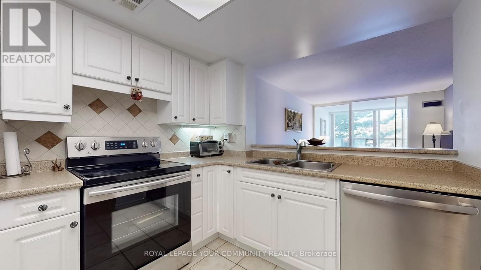 328 - 32 Clarissa Drive, Richmond Hill, Ontario  L4C 9R7 - Photo 11 - N12198405
