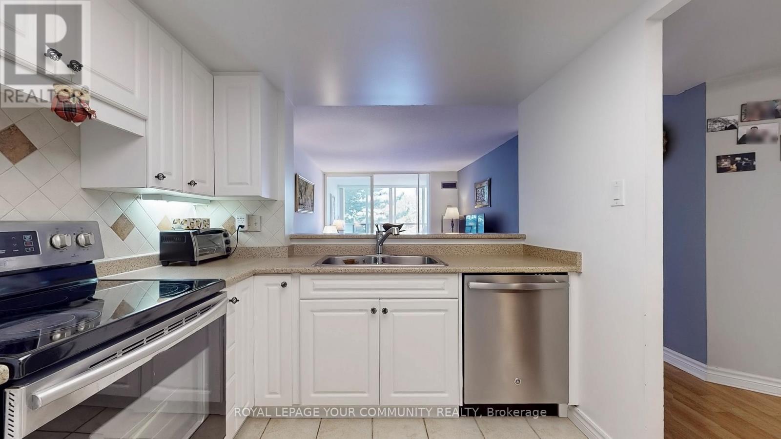 328 - 32 Clarissa Drive, Richmond Hill, Ontario  L4C 9R7 - Photo 12 - N12198405