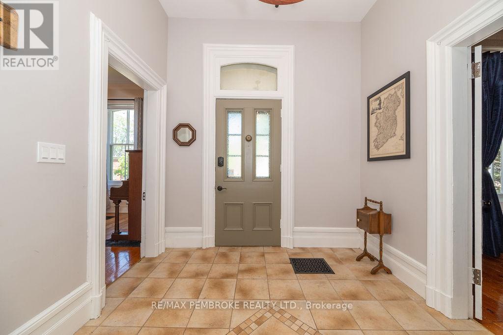 242 Supple Street, Pembroke, Ontario  K8A 3G9 - Photo 11 - X12199524