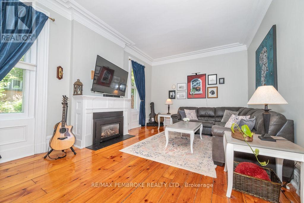 242 Supple Street, Pembroke, Ontario  K8A 3G9 - Photo 17 - X12199524