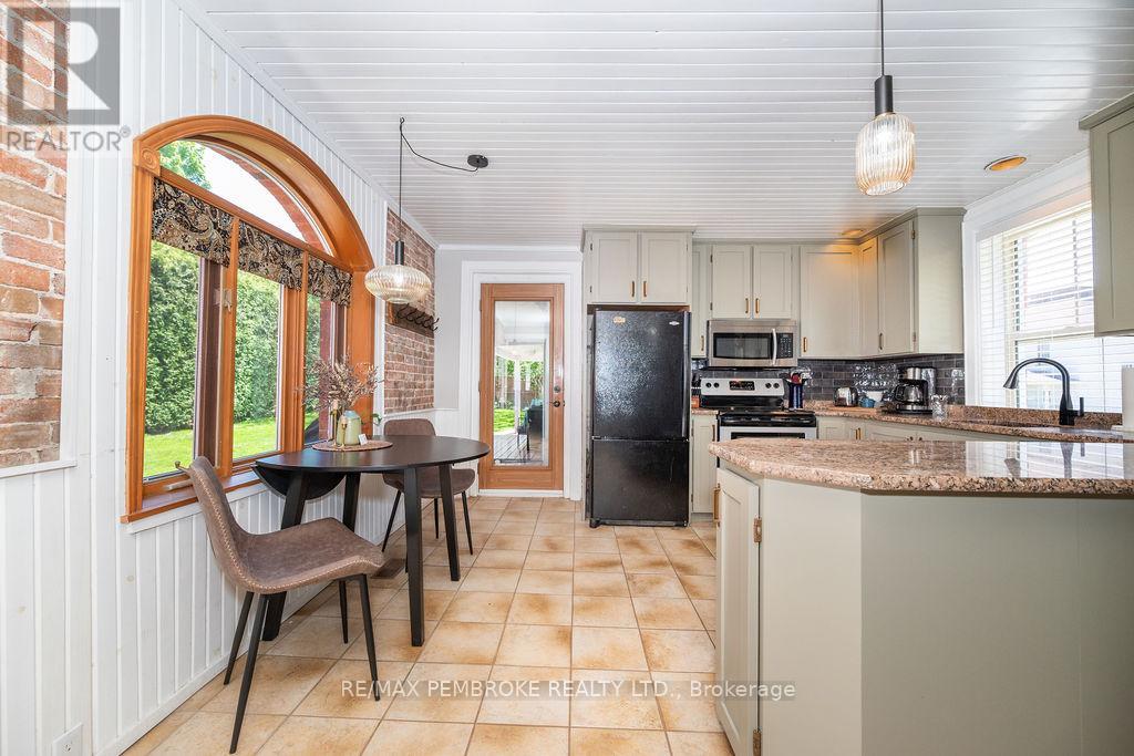 242 Supple Street, Pembroke, Ontario  K8A 3G9 - Photo 21 - X12199524