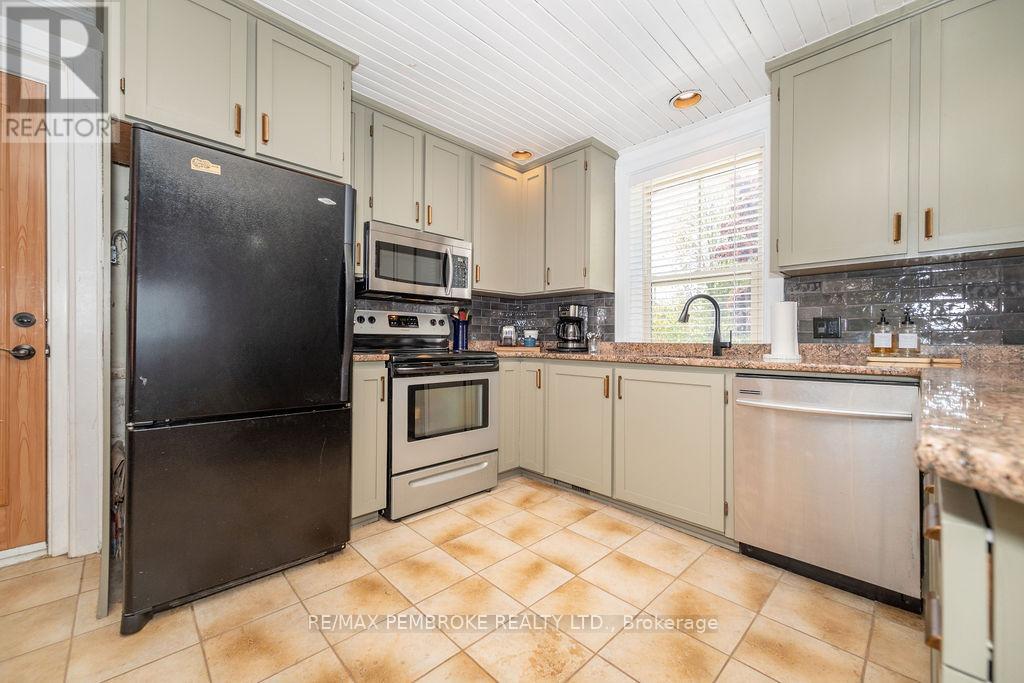 242 Supple Street, Pembroke, Ontario  K8A 3G9 - Photo 24 - X12199524