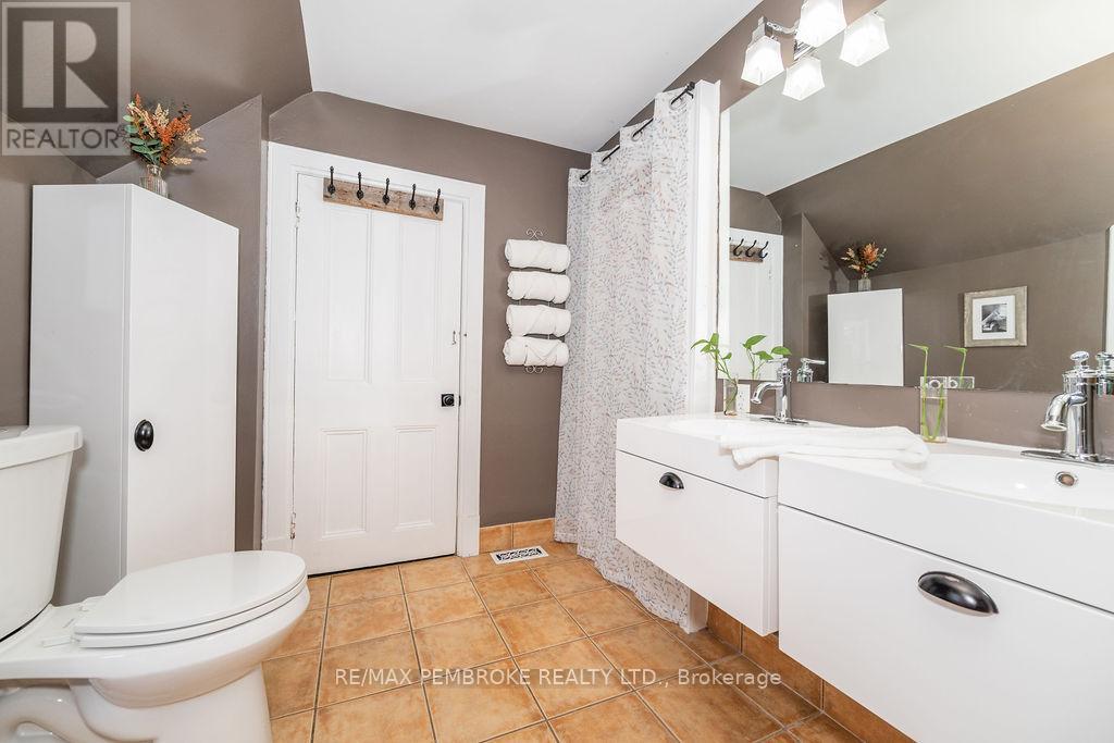 242 Supple Street, Pembroke, Ontario  K8A 3G9 - Photo 33 - X12199524