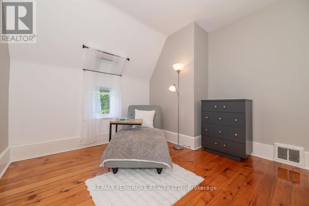 242 Supple Street, Pembroke, Ontario  K8A 3G9 - Photo 35 - X12199524