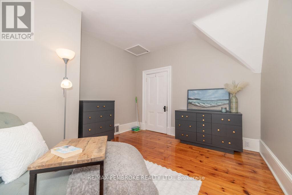 242 Supple Street, Pembroke, Ontario  K8A 3G9 - Photo 36 - X12199524