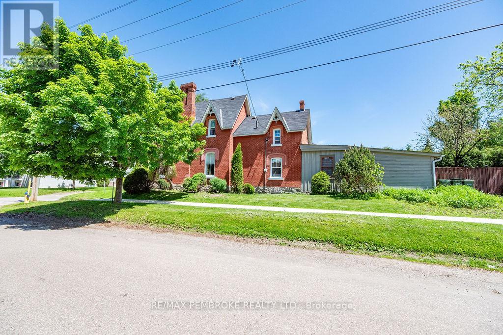 242 Supple Street, Pembroke, Ontario  K8A 3G9 - Photo 4 - X12199524
