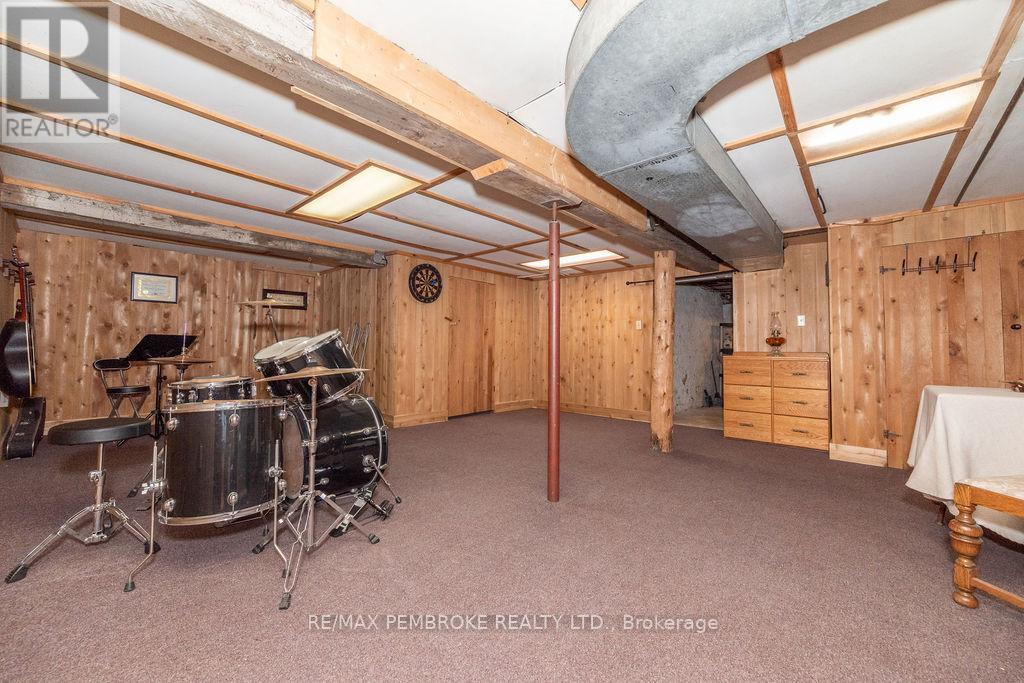 242 Supple Street, Pembroke, Ontario  K8A 3G9 - Photo 43 - X12199524