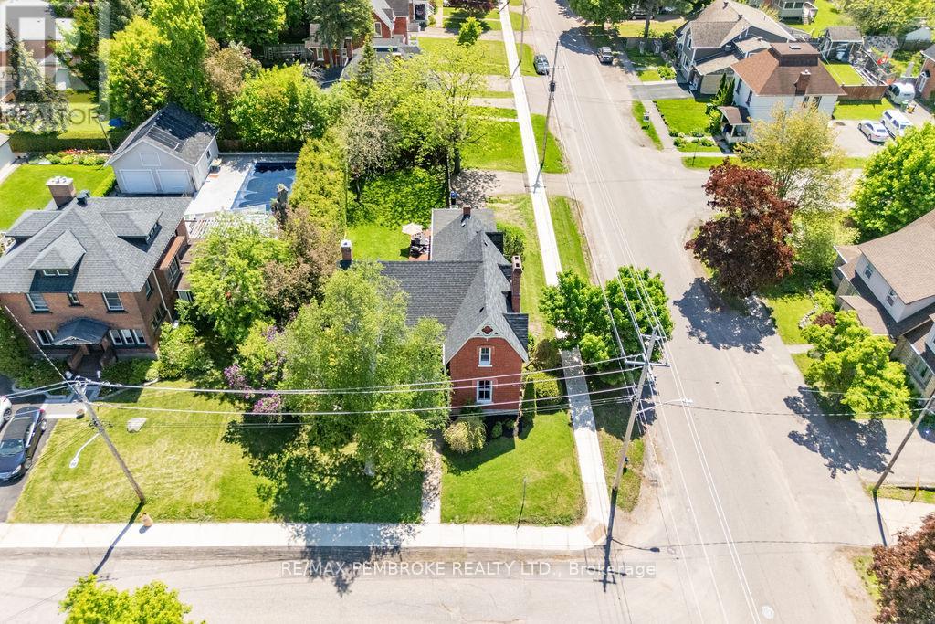 242 Supple Street, Pembroke, Ontario  K8A 3G9 - Photo 7 - X12199524