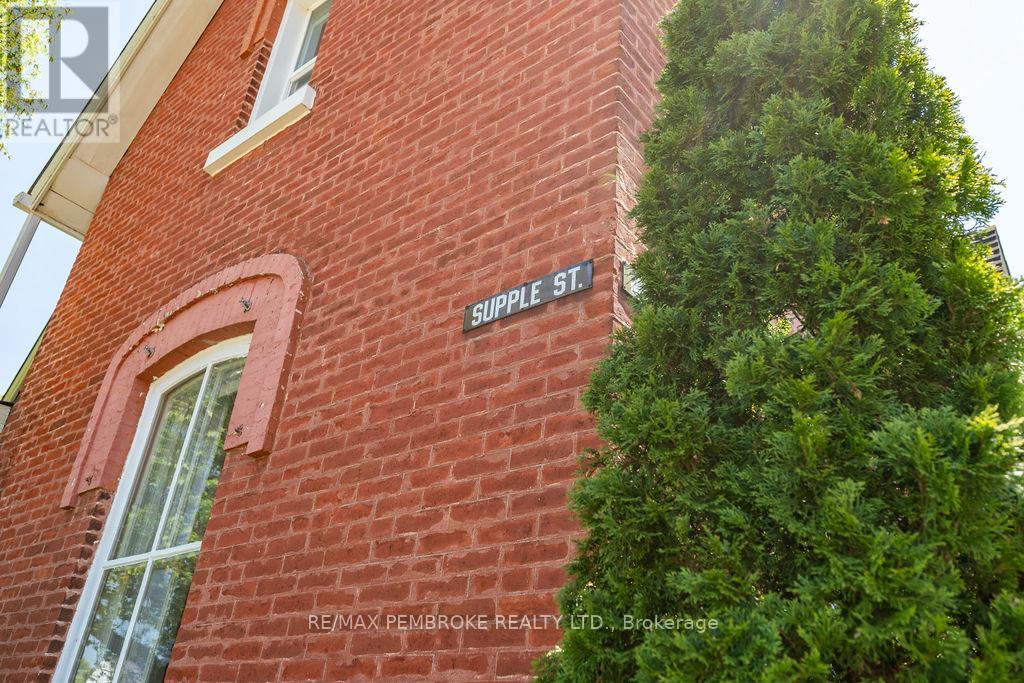 242 Supple Street, Pembroke, Ontario  K8A 3G9 - Photo 8 - X12199524