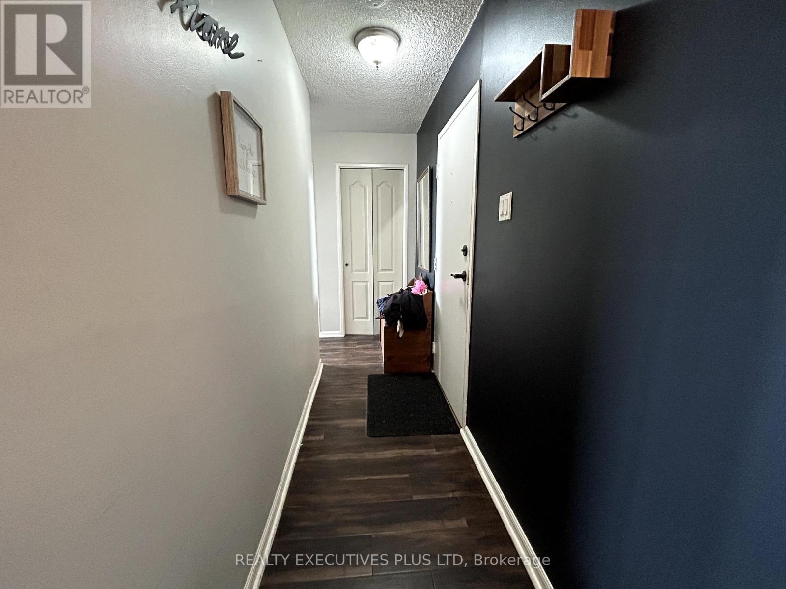 1203 - 530 Lolita Gardens, Mississauga, Ontario  L5A 3T2 - Photo 3 - W12199133