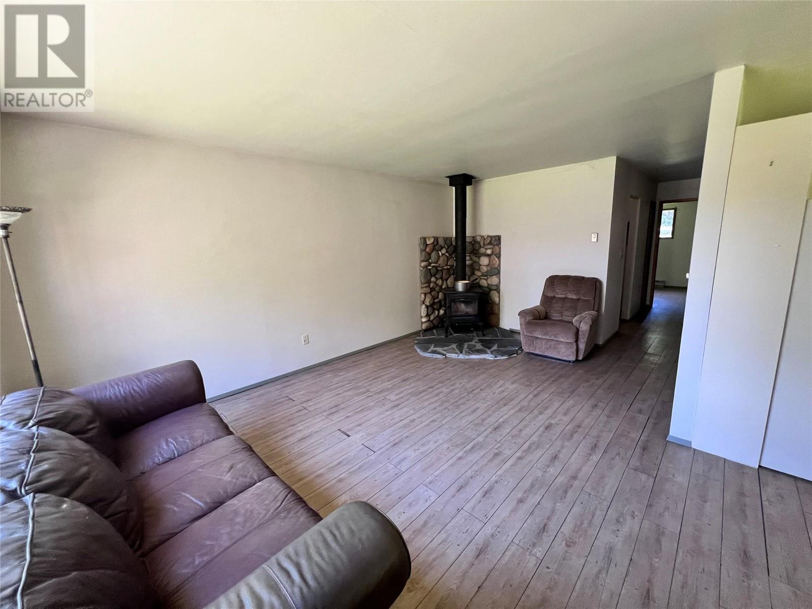 44 Hollingsworth Road, Cherryville, British Columbia  V0E 2G3 - Photo 5 - 10350996