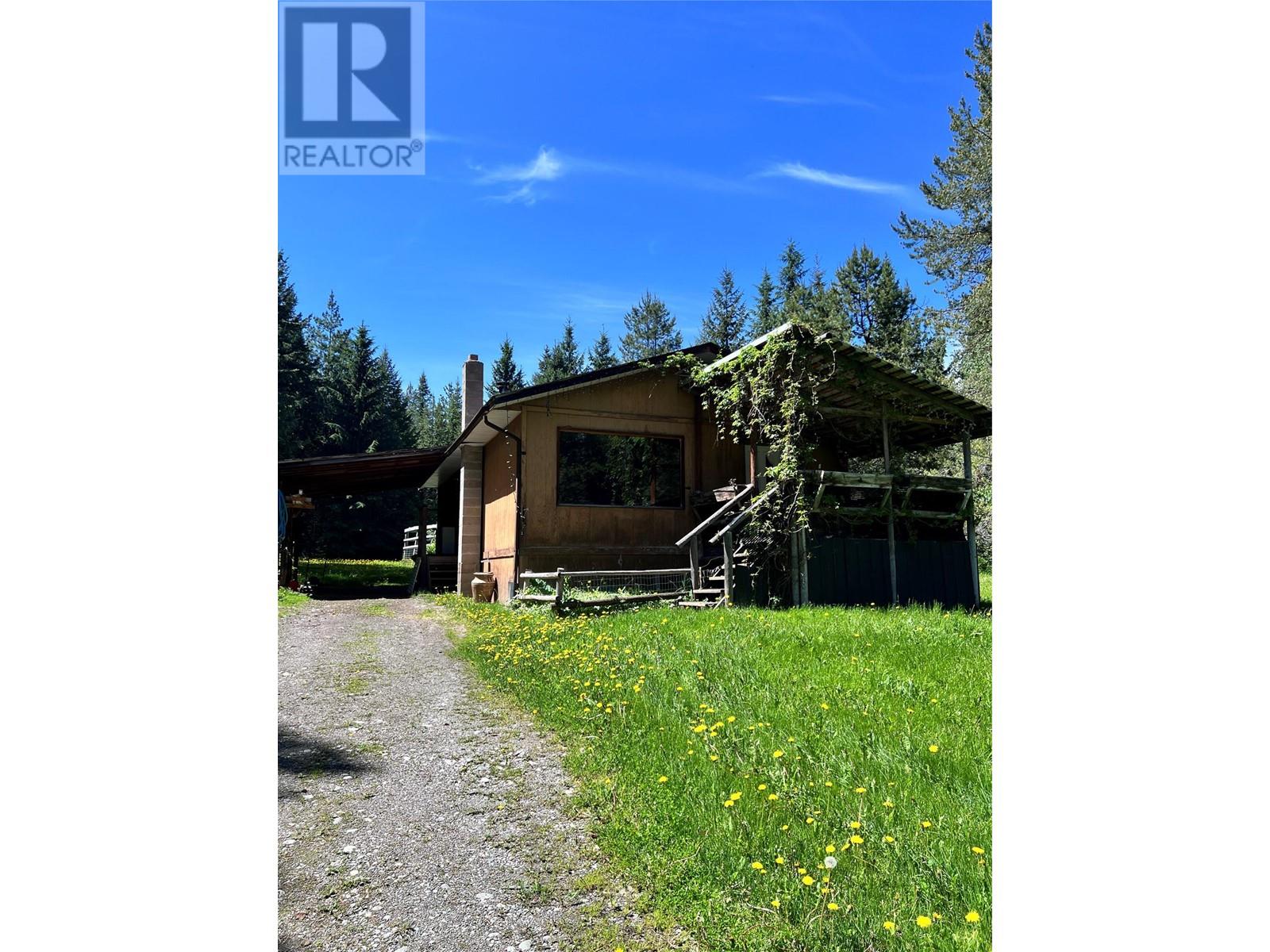 44 Hollingsworth Road, Cherryville, British Columbia