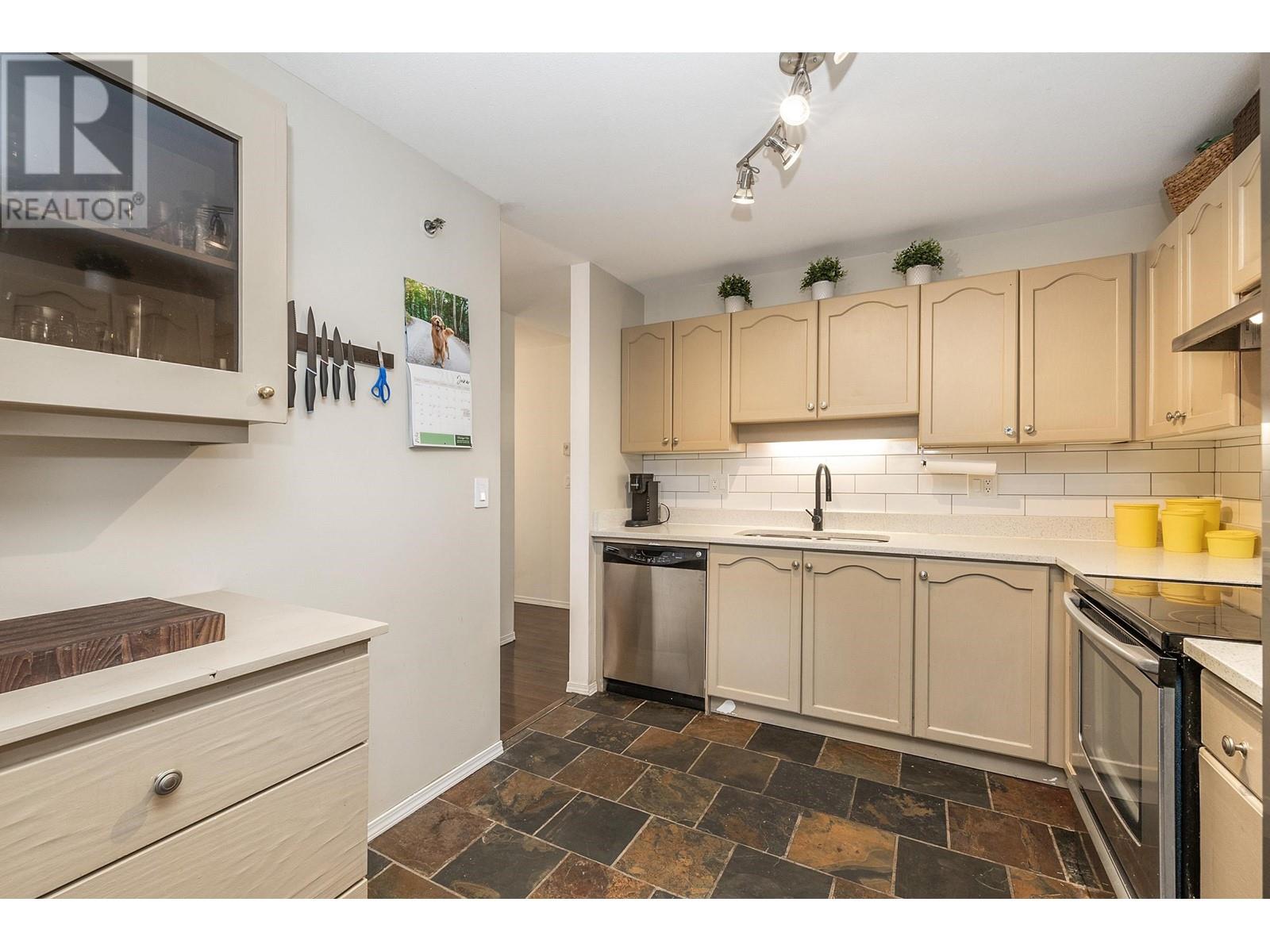 204 19130 FORD ROAD, Pitt Meadows real estate listing R3011631 for sale