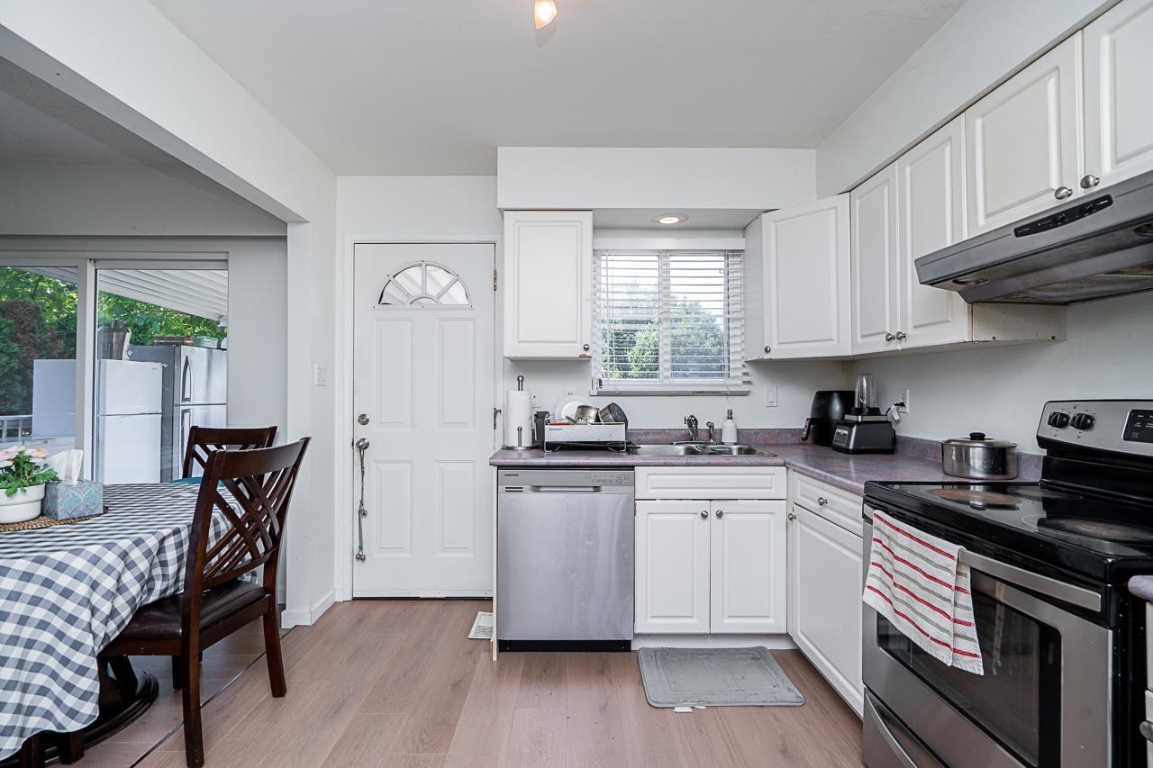 13728 Blackburn Avenue, White Rock, British Columbia  V4B 2Y8 - Photo 12 - R3011882