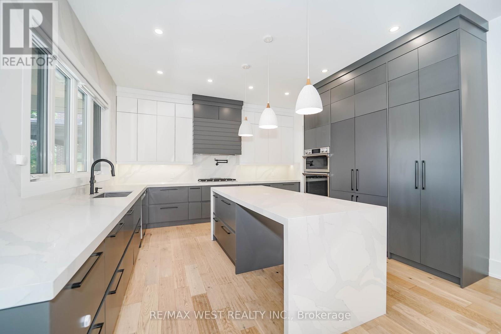 Property at 407 COCHRANE STREET image 3