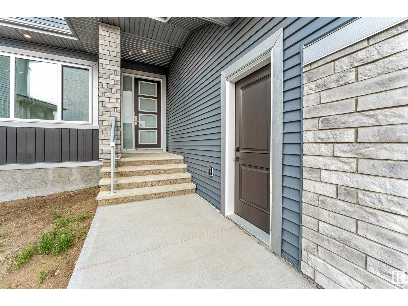 Property at 29 DARBY CR image 4
