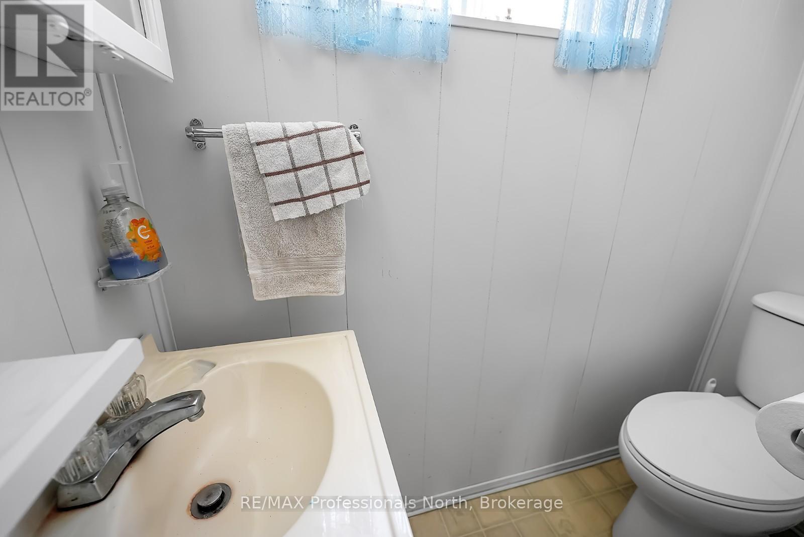 1025 Manitou Road, Dysart Et Al (Dysart), Ontario  K0M 1S0 - Photo 15 - X12088091