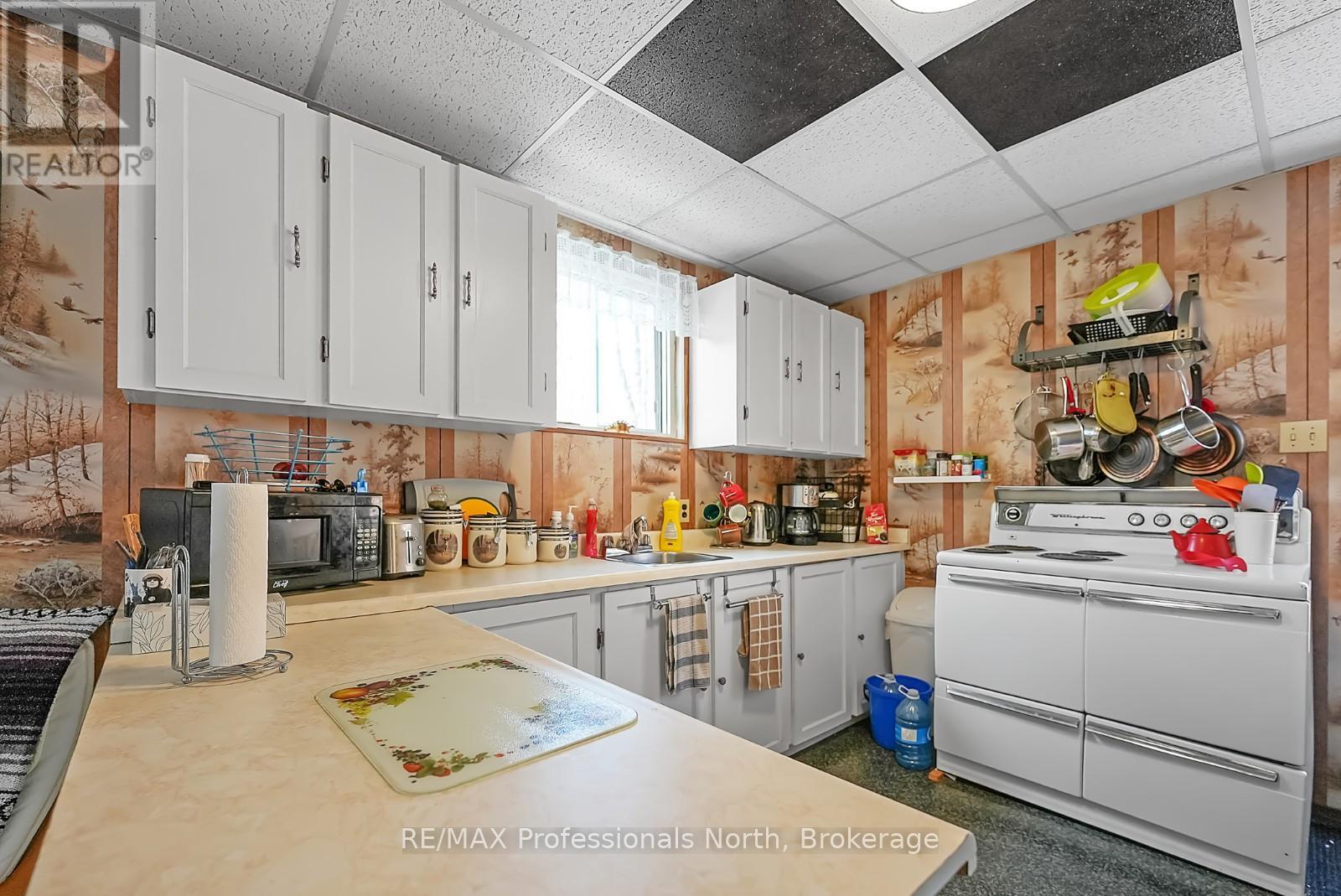 1025 Manitou Road, Dysart Et Al, Ontario  K0M 1S0 - Photo 2 - X12088091