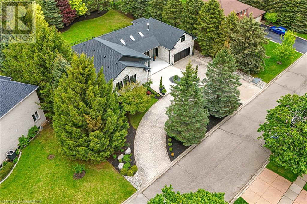 Property at 98 MANNHEIM Crescent image 2