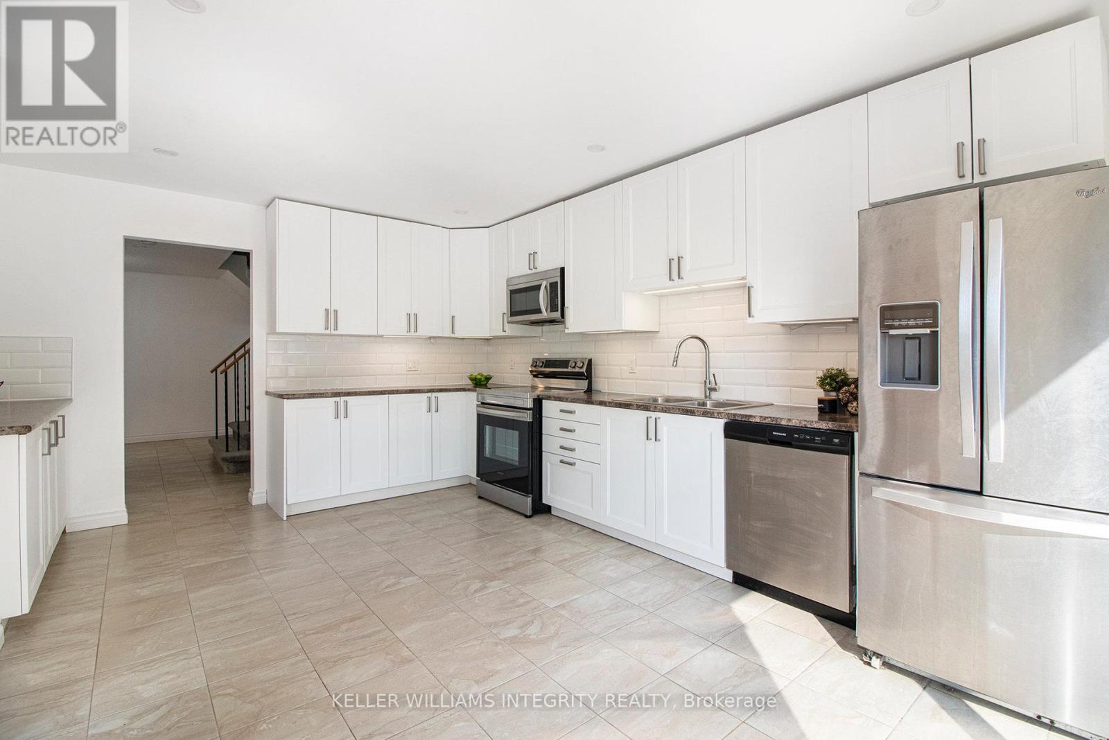 2044 Wildflower Drive, Ottawa, Ontario  K1E 3R5 - Photo 8 - X12199157