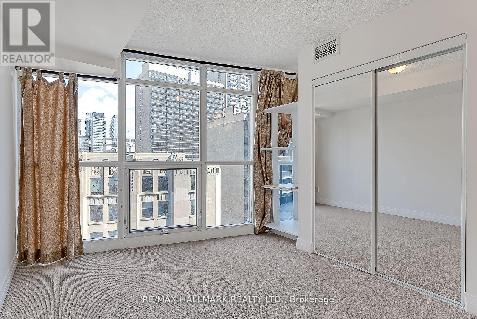 1405 - 21 Carlton Street, Toronto, Ontario  M5B 1L2 - Photo 10 - C12199585