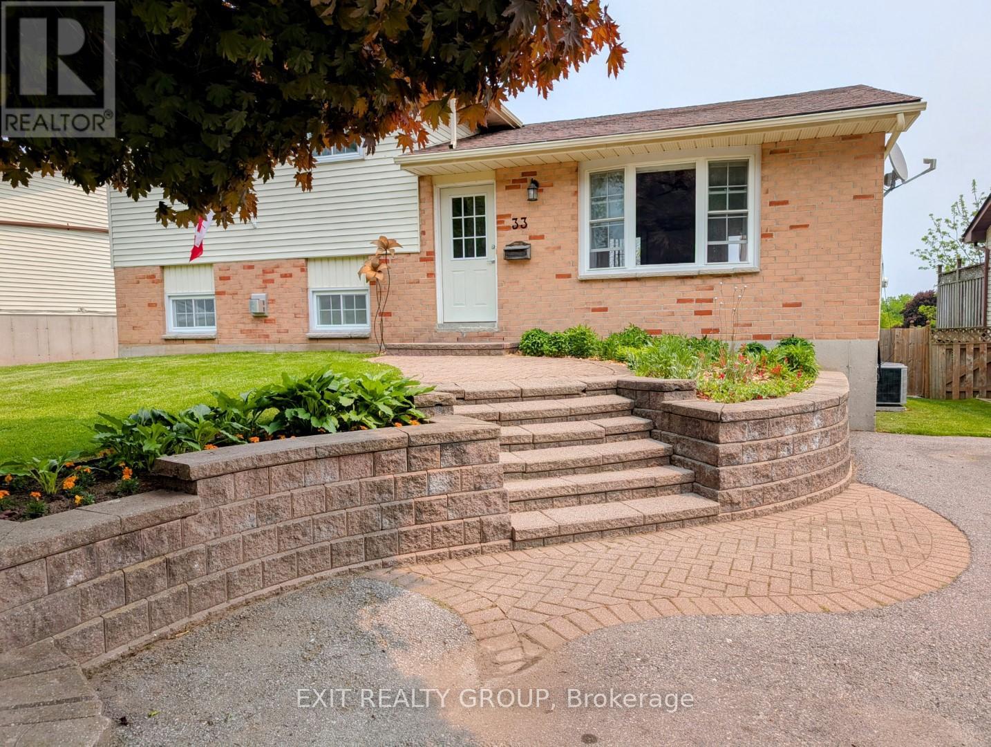 Property at 33 BLEEKER AVENUE image 2