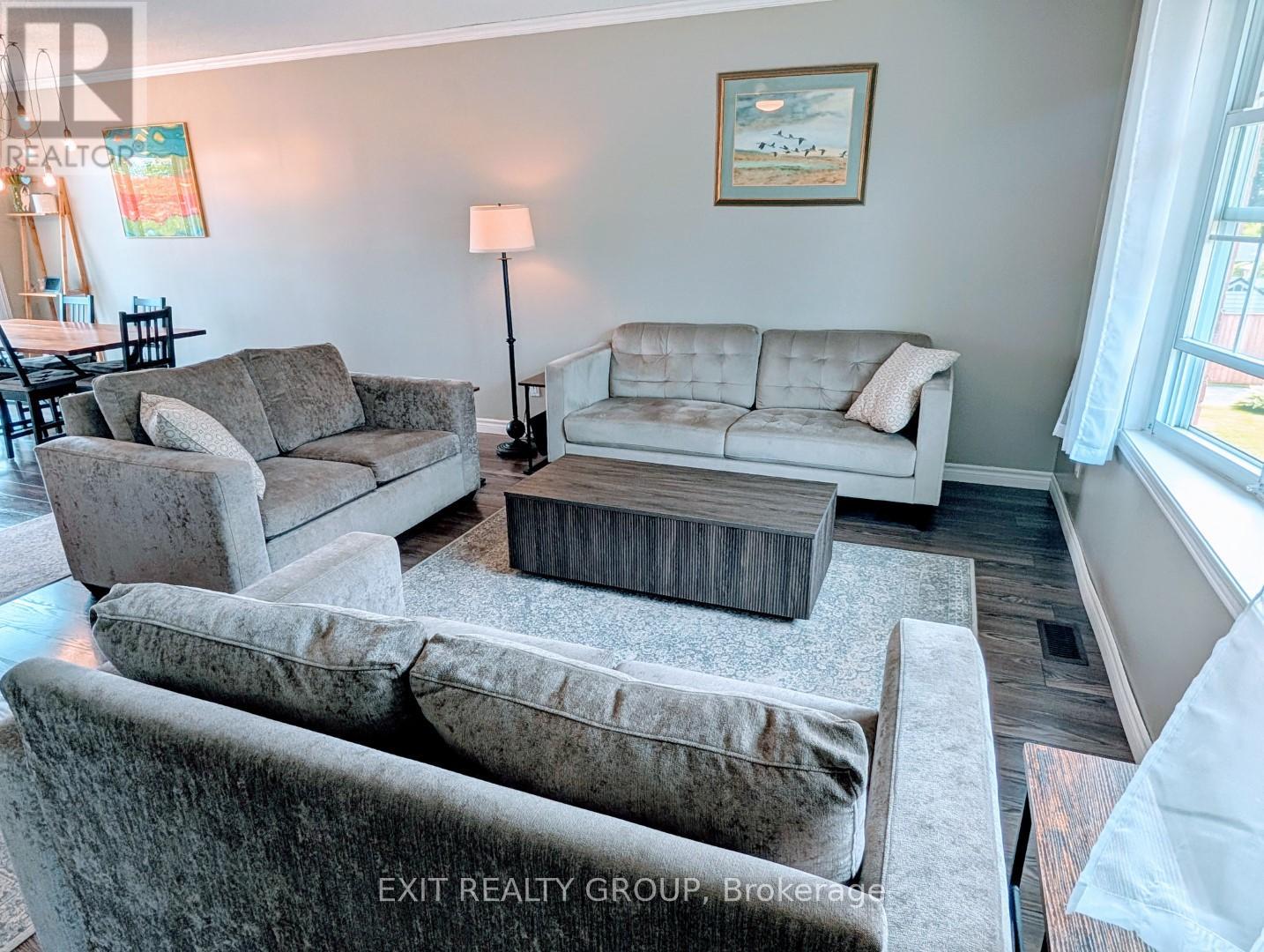 Property at 33 BLEEKER AVENUE image 4