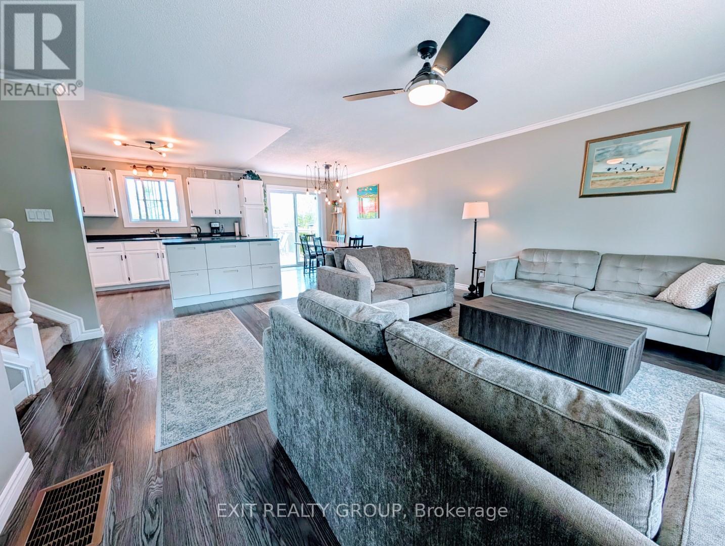 Property at 33 BLEEKER AVENUE image 5