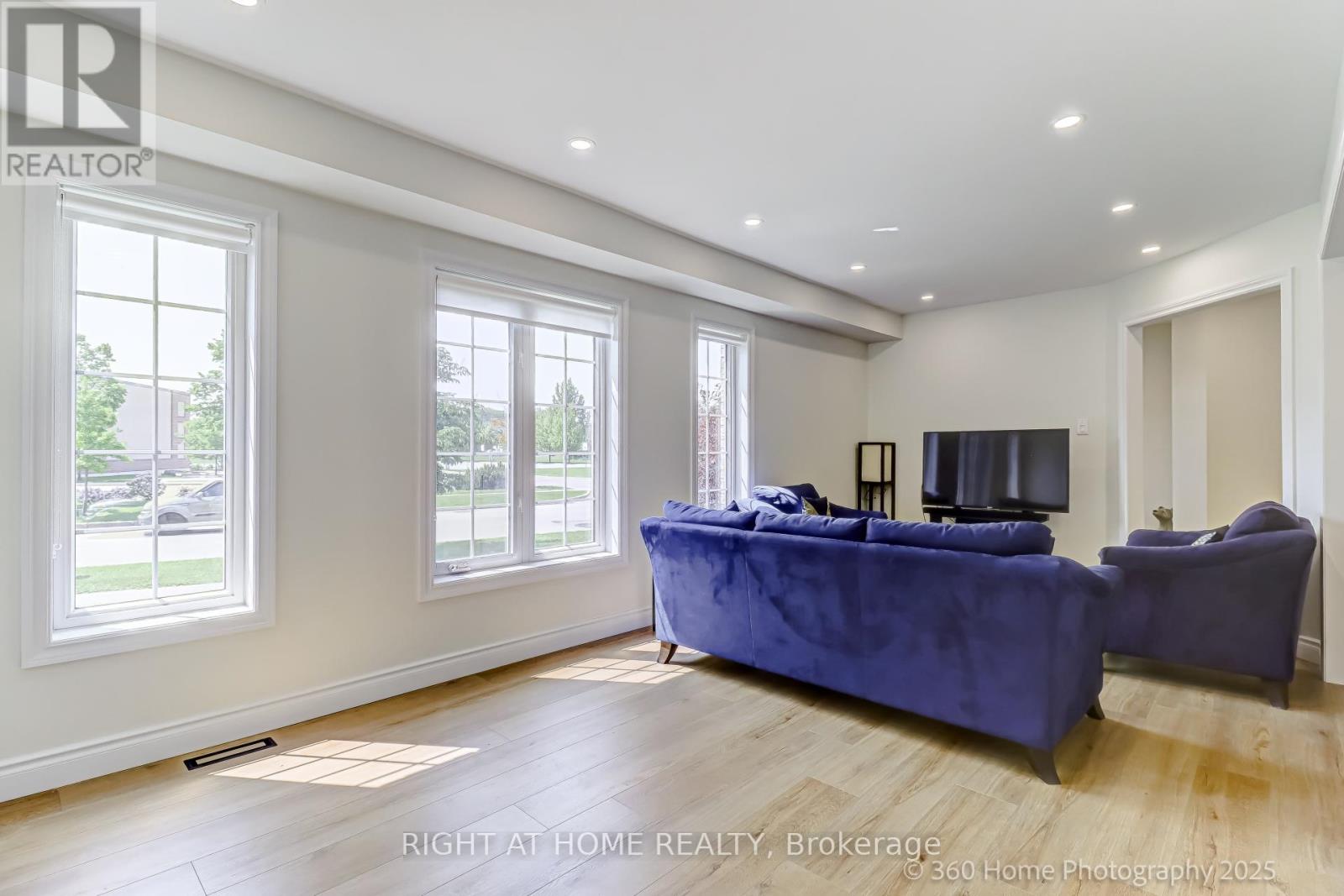 1 Birchcrest Court, Toronto (L'amoreaux), Ontario  M1W 4A4 - Photo 6 - E12199540