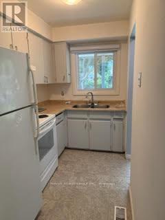 137 Toulon Crescent, London East, Ontario  N5V 1J4 - Photo 4 - X12199645