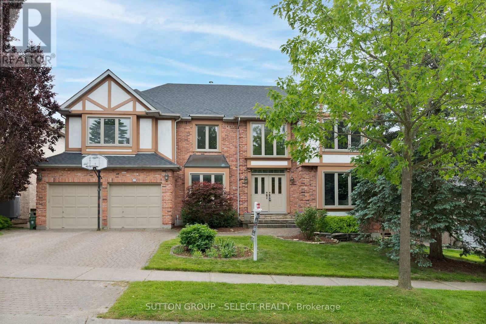 27 Glenridge Crescent