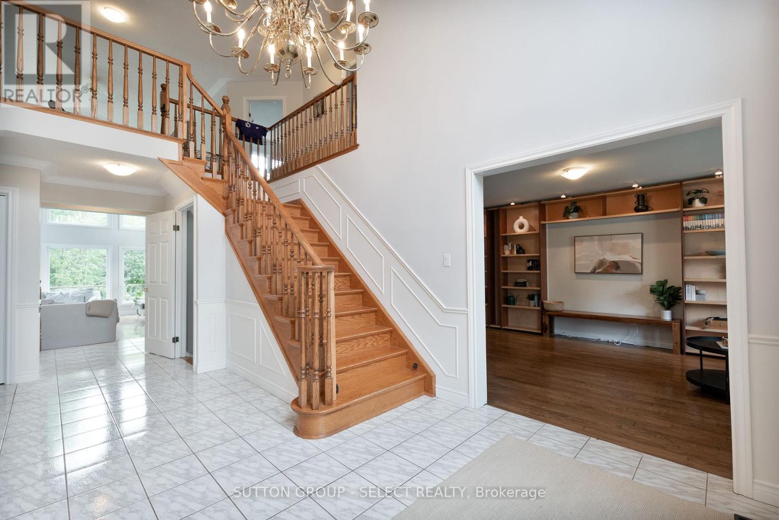 27 Glenridge Crescent, London North, Ontario  N6G 4W5 - Photo 2 - X12199799