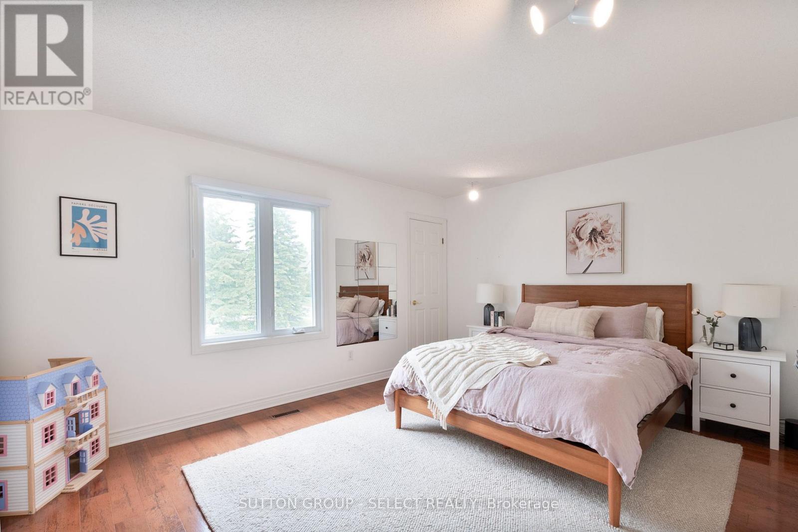 Photo 22 of 50 for 27 Glenridge Crescent
