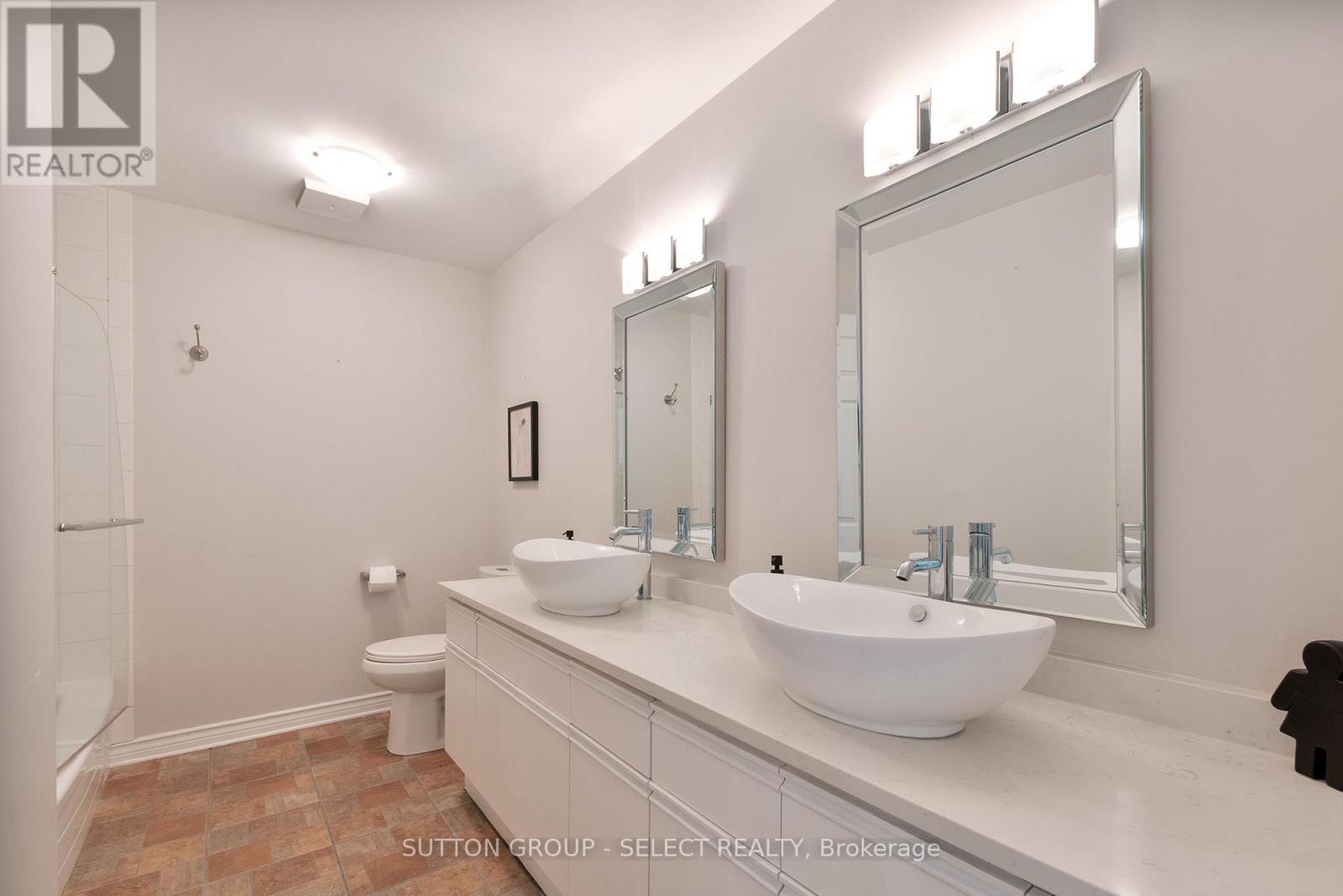 27 Glenridge Crescent, London North, Ontario  N6G 4W5 - Photo 24 - X12199799